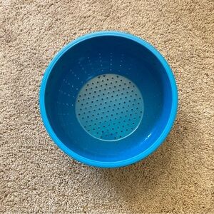 Bright Blue Colander Plastic Strainer For Rice, Grains, Salads Etc. 9in x 5.5in
